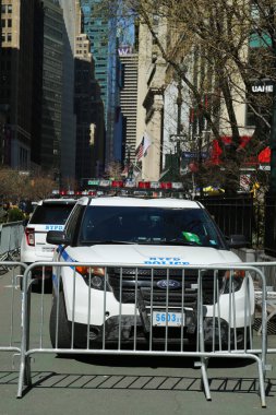 Nypd araba Midtown Manhattan Herald Meydanı'nda güvenlik sağlamak