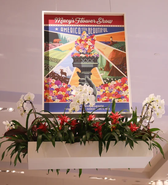 Sign at the Macy's Herald Square during "America the beautiful" theme flower decoration at famous Macy's Annual Flower Show — Stock Photo, Image