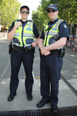 Victoria polis memuru Melbourne Avustralya günü geçit töreni sırasında güvenliğin sağlanması