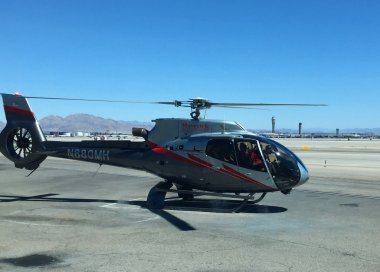 Maverick Airbus Helikopter Ec130 Grand Canyon Tour için Las Vegas Havaalanı'ndan havalanıyor