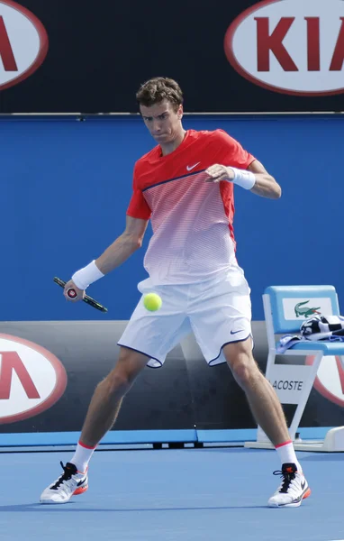 El tenista profesional Andrey Kuznetsov de Rusia en acción durante su partido de ronda 3 en el Abierto de Australia 2016 — Foto de Stock