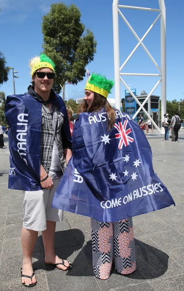 Aficionados al tenis australiano con banderas en el Abierto de Australia 2016 — Foto de Stock