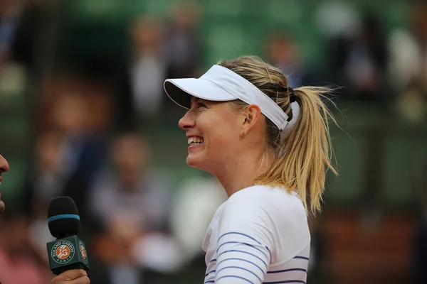 Die fünfmalige Grand-Slam-Siegerin Maria Scharapowa im Interview nach dem Drittrunden-Match bei den French Open 2015 — Stockfoto
