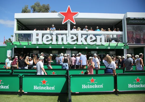 Heineken pivní zahrada se otevírá na Grand Slam oválu během australského Open 2016 v Melbourne Park — Stock fotografie