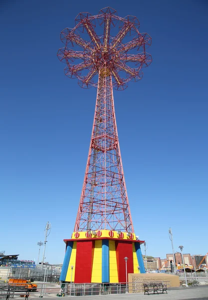 Wieża skoku spadochronowego - słynny zabytek Coney Island na Brooklynie. — Zdjęcie stockowe