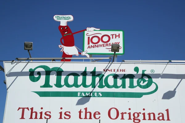 O restaurante original do Nathan em Coney Island, Nova Iorque . — Fotografia de Stock