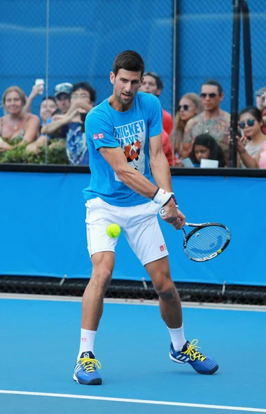 Dziesięć razy mistrz Wielkiego Szlema Novak Djokovic z Serbii praktyk Australian Open 2016 — Zdjęcie stockowe