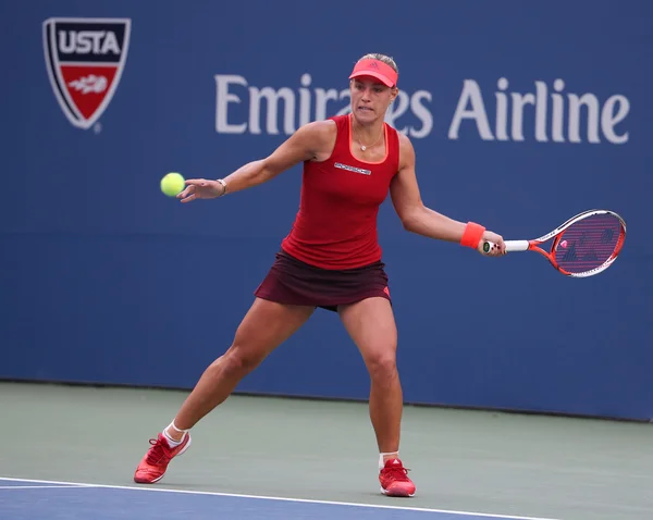 La tenista profesional Angelique Kerber de Alemania en acción durante el Abierto de EEUU 2015 — Foto de Stock