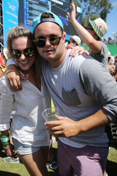 Les fans de tennis apprécient Heineken samedi dans Heineken Beer Garden pendant l'Open d'Australie 2016 — Photo