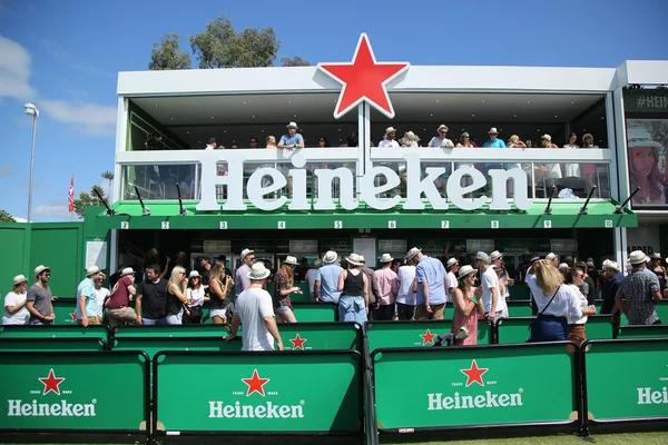 : Heineken pivní zahrada se otevírá na Grand Slam oválu během australského Open 2016 v Melbourne Park — Stock fotografie