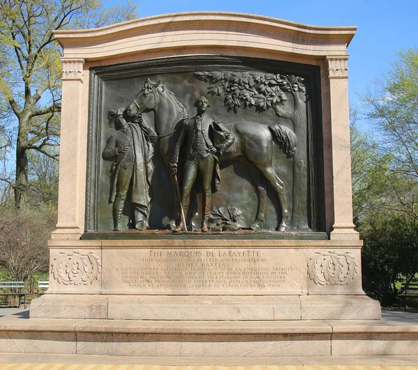 Escultura de bronce representa al Marqués de Lafayette en Prospect Park en Brooklyn — Foto de Stock