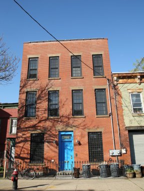 Brooklyn, New York Red Hook mahallede Colonial tarzı bina