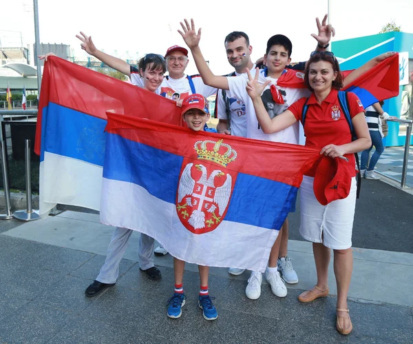 Fanów tenisa serbski z flagami w Australian Open 2016 — Zdjęcie stockowe