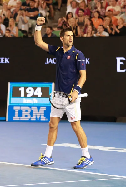 Onze vezes campeão do Grand Slam Novak Djokovic da Sérvia em ação durante sua partida de quartas de final do Australian Open 2016 — Fotografia de Stock