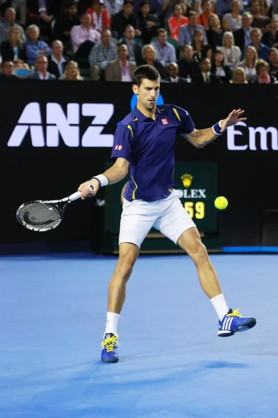 Once veces campeón del Grand Slam Novak Djokovic de Serbia en acción durante su partido final del Abierto de Australia 2016 — Foto de Stock