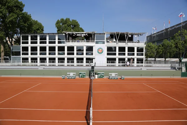 Le Stade Roland Garros'ta Roland Garros 2015 için toprak kort hazır — Stok fotoğraf