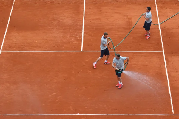 Mahkeme Philippe Chatrier hazırlık ve bakım ekibi Roland Garros 2015 sırasında Le Stade Roland Garros — Stok fotoğraf