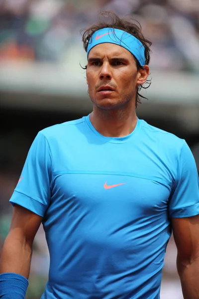 Quatorze fois champion du Grand Chelem Rafael Nadal en action lors de son match de deuxième tour à Roland Garros 2015 — Photo