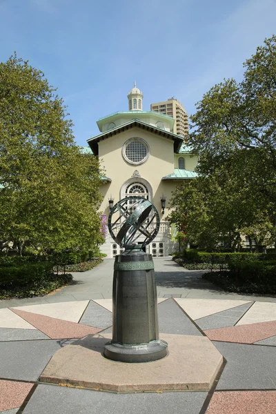 Armillary Sphere in the Brooklyn Botanical Garden — 图库照片