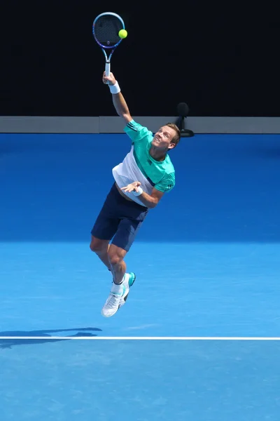 El tenista profesional Tomas Berdych de la República Checa en acción durante su partido de cuartos de final en el Abierto de Australia 2016 — Foto de Stock