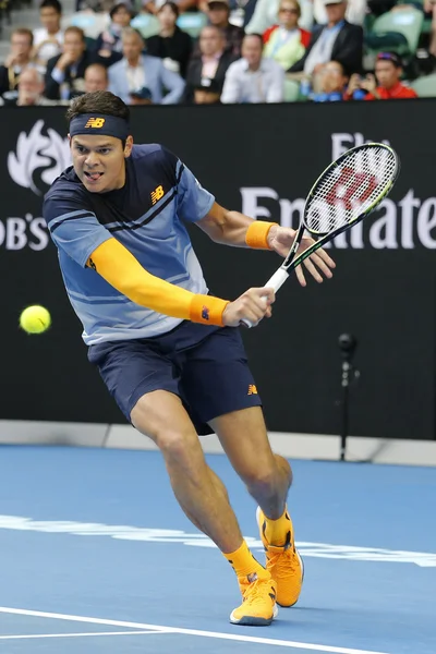 Professionele tennisspeelster Milos Raonic van Canada in actie tijdens zijn Australian Open 2016 ronde 4 wedstrijd — Stockfoto