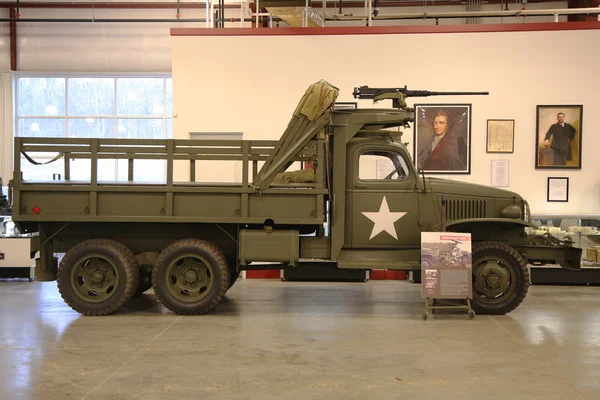 Militaire vrachtwagen in het Museum of American Armor — Stockfoto