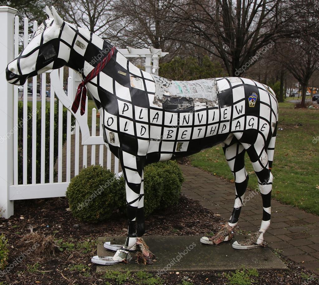 Painted horse statue in Old Bethpage, NY Stock Editorial Photo