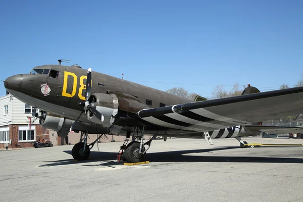 Douglas C-47 Skytrain экспонируется в Американском музее авиации — стоковое фото