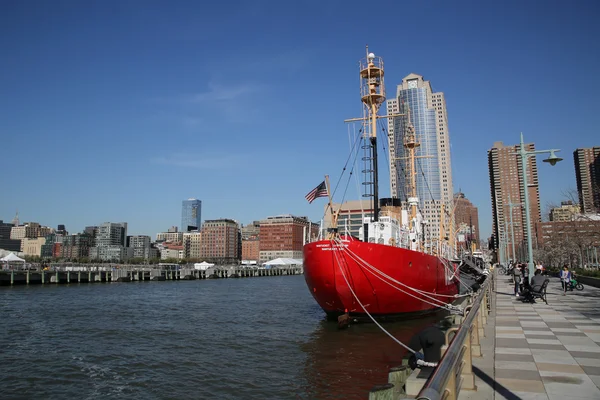 Nantucket Lightship aangemeerd in Lower Manhattan. — Stockfoto