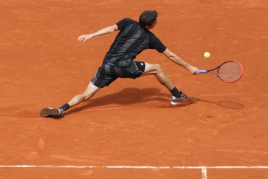 Profesyonel tenisçi Gilles Simon, Roland Garros 2015'teki üçüncü tur maçında fransa'nın en iyi oyuncusu 