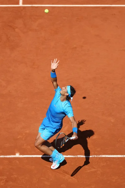 Roland Garros 2015 onun üçüncü yuvarlak maç sırasında eylem on dört kez Grand Slam şampiyonu Rafael Nadal — Stok fotoğraf