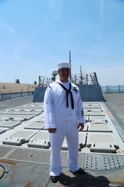 Unidentified sailor on the deck of US guided missile destroyer  USS Farragut during Fleet Week 2016 — Stock Photo, Image