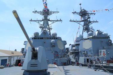 5-inç silah ABD Deniz Kuvvetleri güdümlü füze destroyeri Uss Farragut güvertede içeren taret