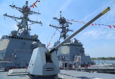  5-inç silah ABD Deniz Kuvvetleri güdümlü füze destroyeri Uss Farragut güvertede içeren taret