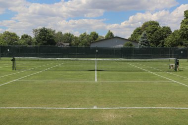 Çim tenis kortları