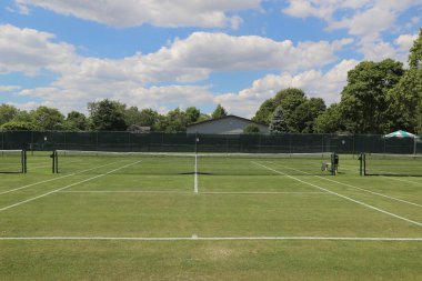 Çim tenis kortları