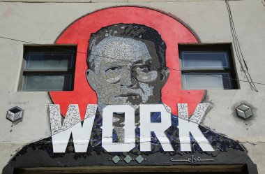 Porto Rikolu sanatçı Celso Gonzalez'in Brooklyn'deki East Williamsburg'da mozaik sanatı