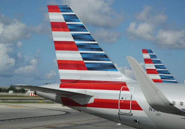 American Airlines tailfin all'aeroporto internazionale di Miami — Foto Stock