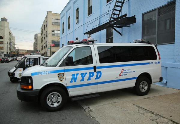 NYPD fornece segurança no concerto do Hip Hop durante Bushwick Collective Block Party em Brooklyn — Fotografia de Stock