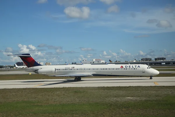 Delta aerolíneas McDonnell Douglas MD-80 avión — Foto de Stock