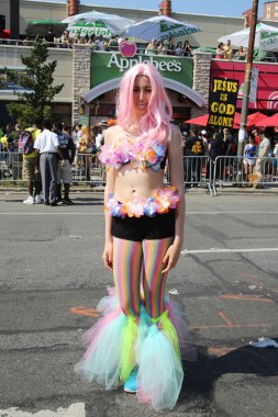 Katılımcılar Mart ayında 34 yıllık Mermaid Parade