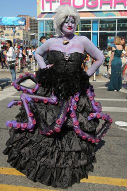 Katılımcılar Mart ayında 34 yıllık Mermaid Parade