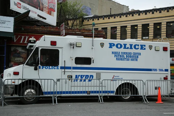 纽约警察局后脉冲俱乐部，奥兰多枪击增加同性恋权利具有里程碑意义的石墙在纽约城的安全 — 图库照片
