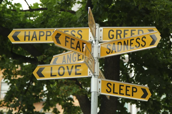 Signpost by by Australian-based artist Stuart Ringholt in First Street Park, Lower Manhattan — Stock Photo, Image