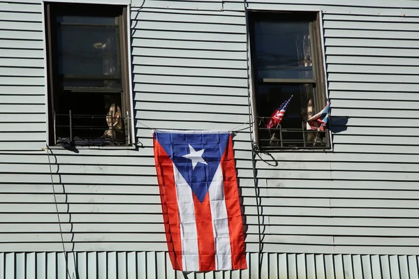 Bandeira porto-riquenha em Brooklyn, Nova Iorque — Fotografia de Stock