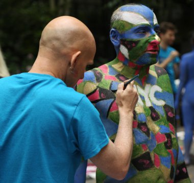 Manhattan şehir merkezinin içinde üçüncü Nyc vücut boyama gün boyunca tüm şekil ve büyüklükte 100 tamamen çıplak modeller sanatçılar boyama