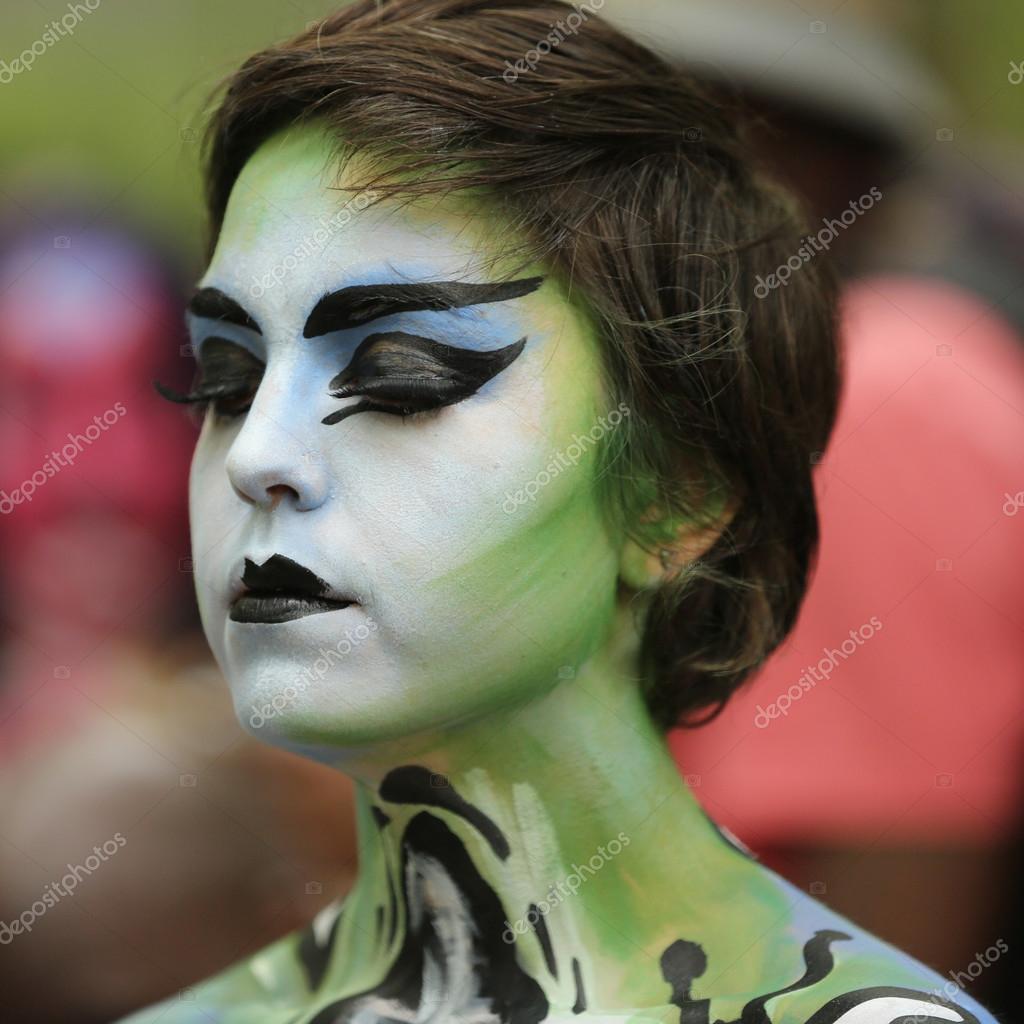 Nagie modele do malowania