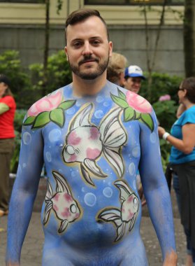 Manhattan şehir merkezinin içinde üçüncü Nyc vücut boyama gün boyunca tüm şekil ve büyüklükte 100 tamamen çıplak modeller sanatçılar boyama