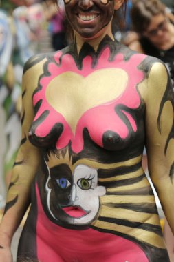 Manhattan şehir merkezinin içinde üçüncü Nyc vücut boyama gün boyunca tüm şekil ve büyüklükte 100 tamamen çıplak modeller sanatçılar boyama