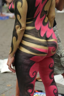 Manhattan şehir merkezinin içinde üçüncü Nyc vücut boyama gün boyunca tüm şekil ve büyüklükte 100 tamamen çıplak modeller sanatçılar boyama